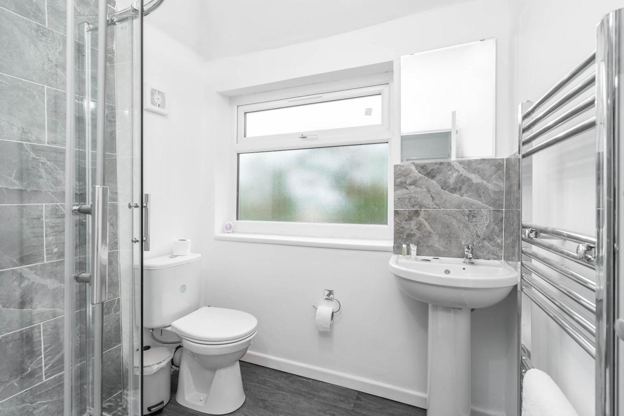 4 Bedroom House - Accommodates 7 - Garden - Parking - Netflix - Wifi - 559T Бирмингем Экстерьер фото