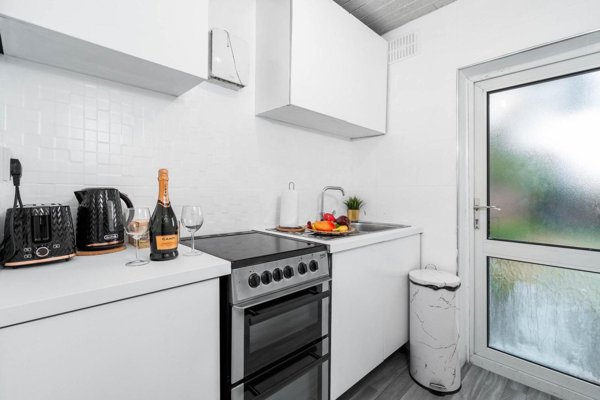 4 Bedroom House - Accommodates 7 - Garden - Parking - Netflix - Wifi - 559T Бирмингем Экстерьер фото